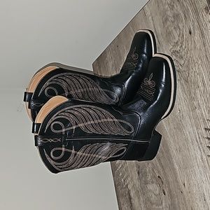 Black Ariat Cowboy boots